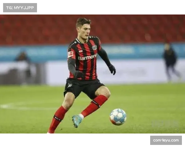 勒沃库森双后腰保护禁区前沿 希克三分钟双响锁定晋级